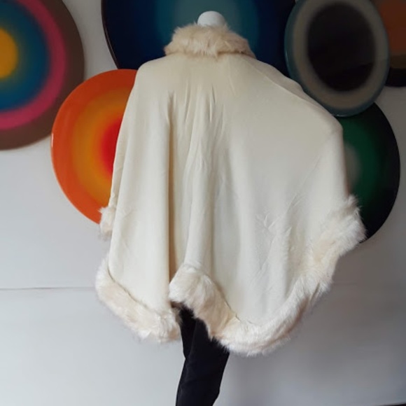 Open Side Faux-Fur Detail Coat Poncho - Picture 3 of 7